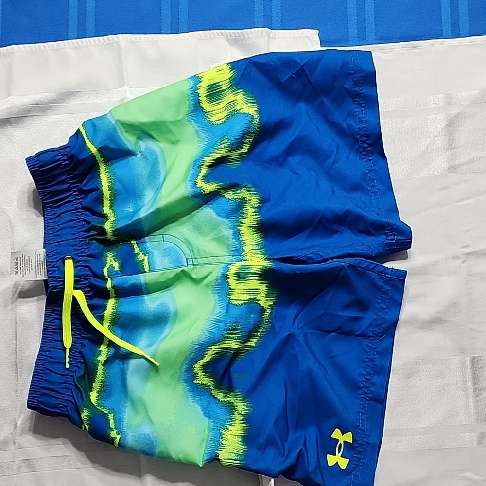 Boys NWT swimsuit SZ M